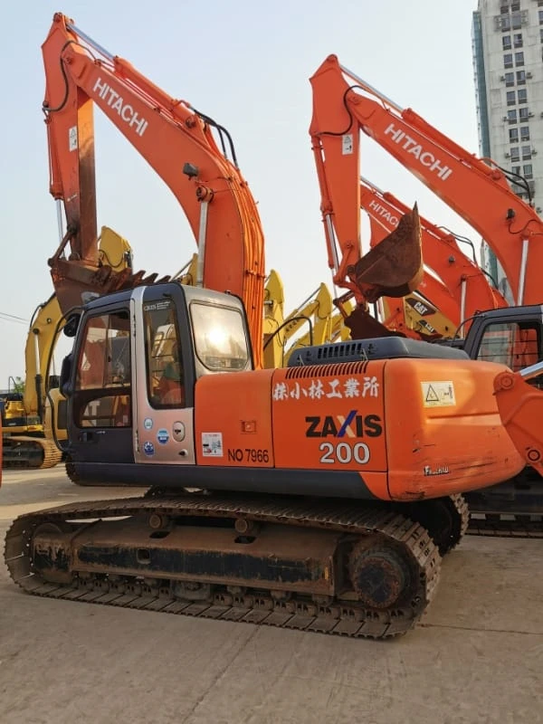 Gebrauchter Hitachi ZX200 Hydraulikbagger zu verkaufen