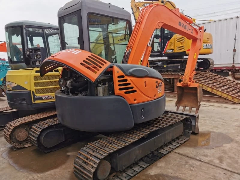 Pelle sur chenilles Hitachi ZX55 d'occasion en excellent état avec peu d'heures de fonctionnement