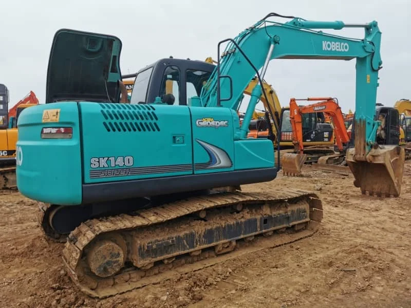 Продаётся гидравлический гусеничный экскаватор Kobelco SK140 2023 года выпуска – б/у в хорошем состоянии