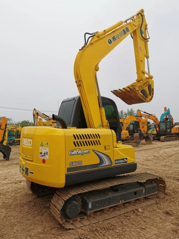 Продаётся высококачественный 7,5-тонный б/у экскаватор Kobelco SK75
