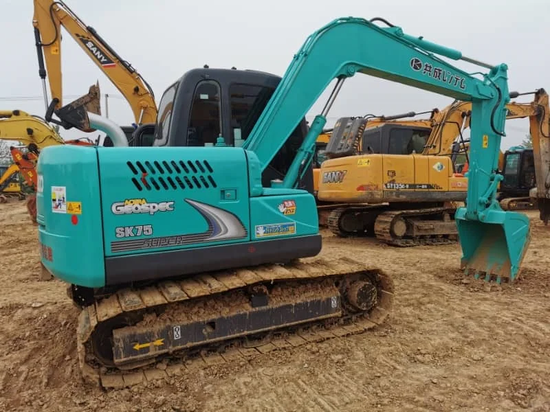 Б/у мини-экскаватор Kobelco SK75 7,5 тонн в отличном состоянии — модель 2023 года