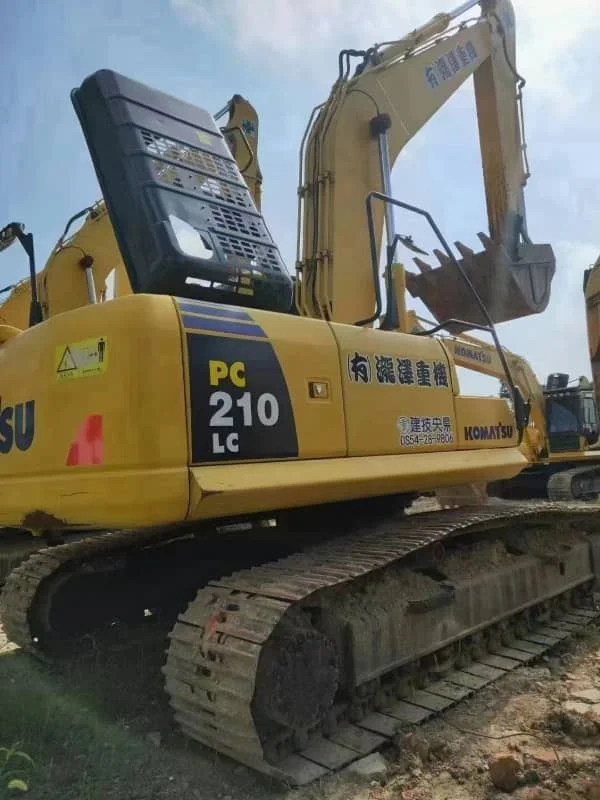 Komatsu PC210 Excavator  Used 21Ton Backhoe Digger for Sale