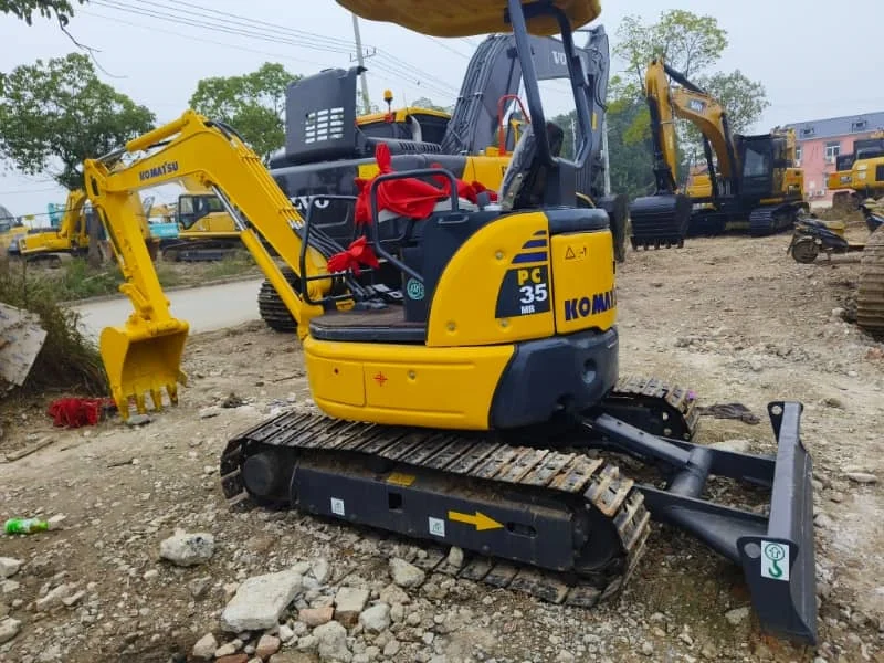 Gebrauchte Komatsu PC35MR-2 Minibagger 3,5 Tonnen Baumaschinen zu verkaufen