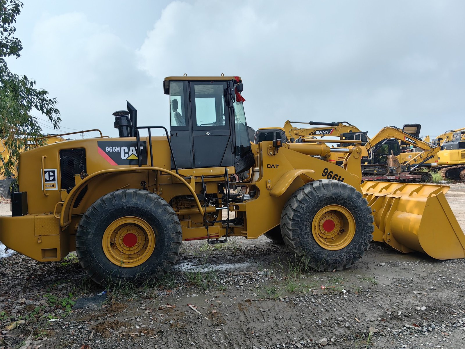 Pre-owned Caterpillar CAT966H Wheel Loader in Excellent Condition