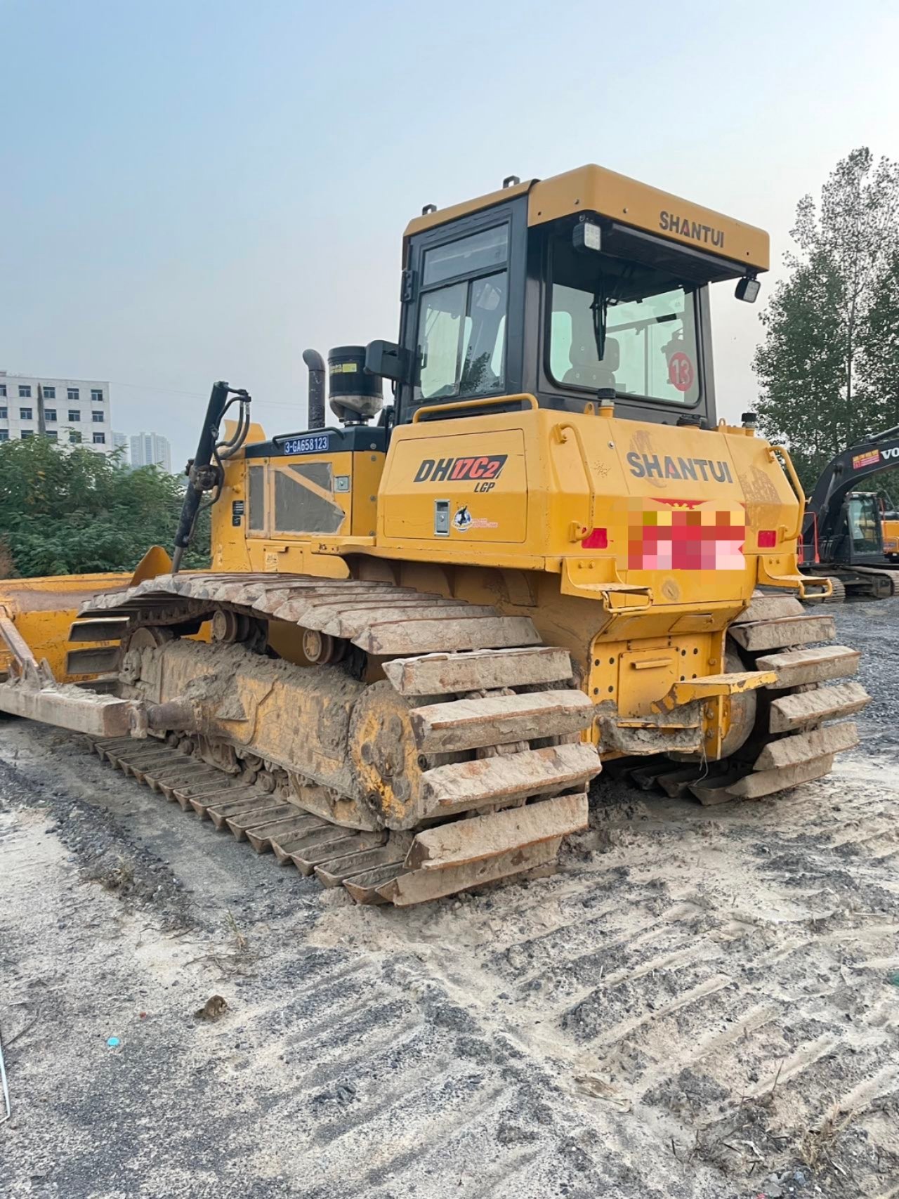 Pre-owned Shantui SD17 Crawler Dozer for Sale in Good Condition