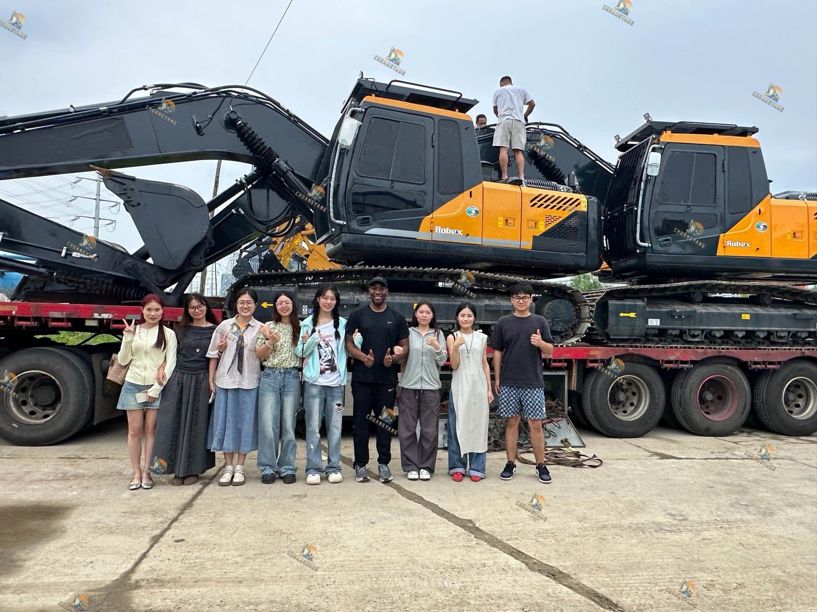 International Customers Visit Chuangyang for Used Excavator Cooperation